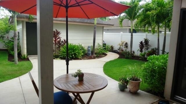 Enjoy your lanai and perfectly landscaped backyard for entertain